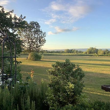Cotswold Edge Guest Suite With Broadway Hill View Badsey Extérieur photo