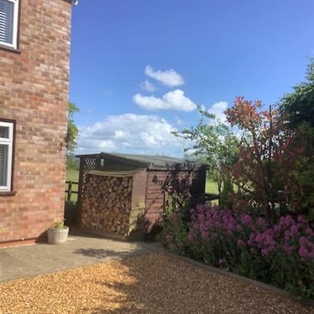 Cotswold Edge Guest Suite With Broadway Hill View Badsey Extérieur photo