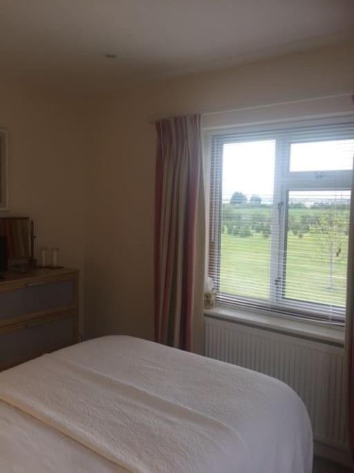 Cotswold Edge Guest Suite With Broadway Hill View Badsey Extérieur photo