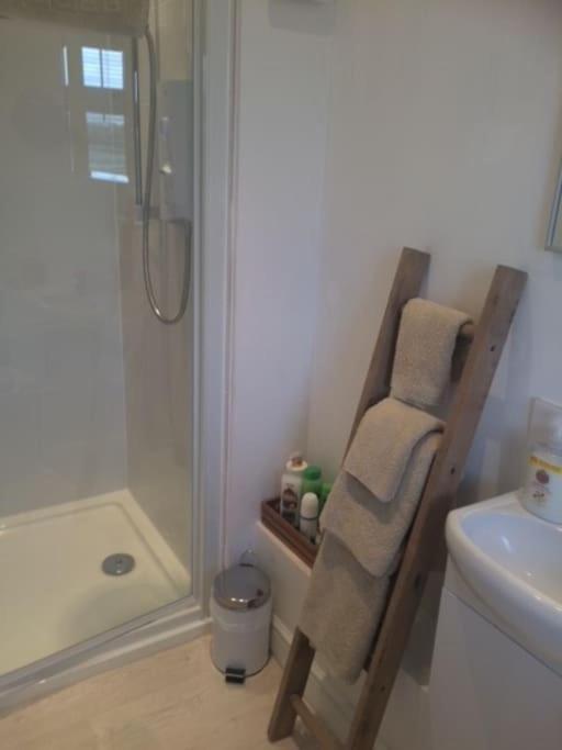 Cotswold Edge Guest Suite With Broadway Hill View Badsey Extérieur photo
