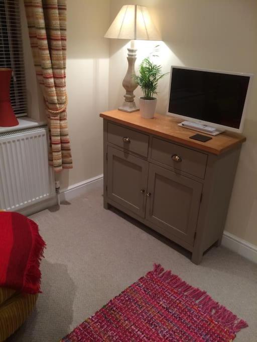 Cotswold Edge Guest Suite With Broadway Hill View Badsey Extérieur photo