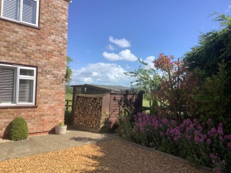 Cotswold Edge Guest Suite With Broadway Hill View Badsey Extérieur photo