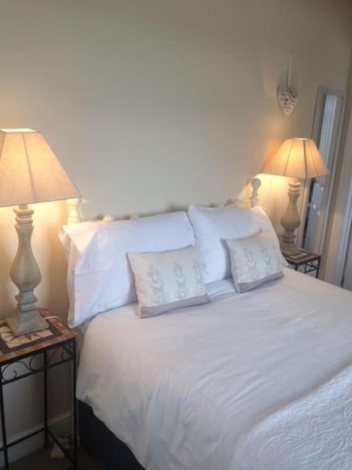Cotswold Edge Guest Suite With Broadway Hill View Badsey Extérieur photo